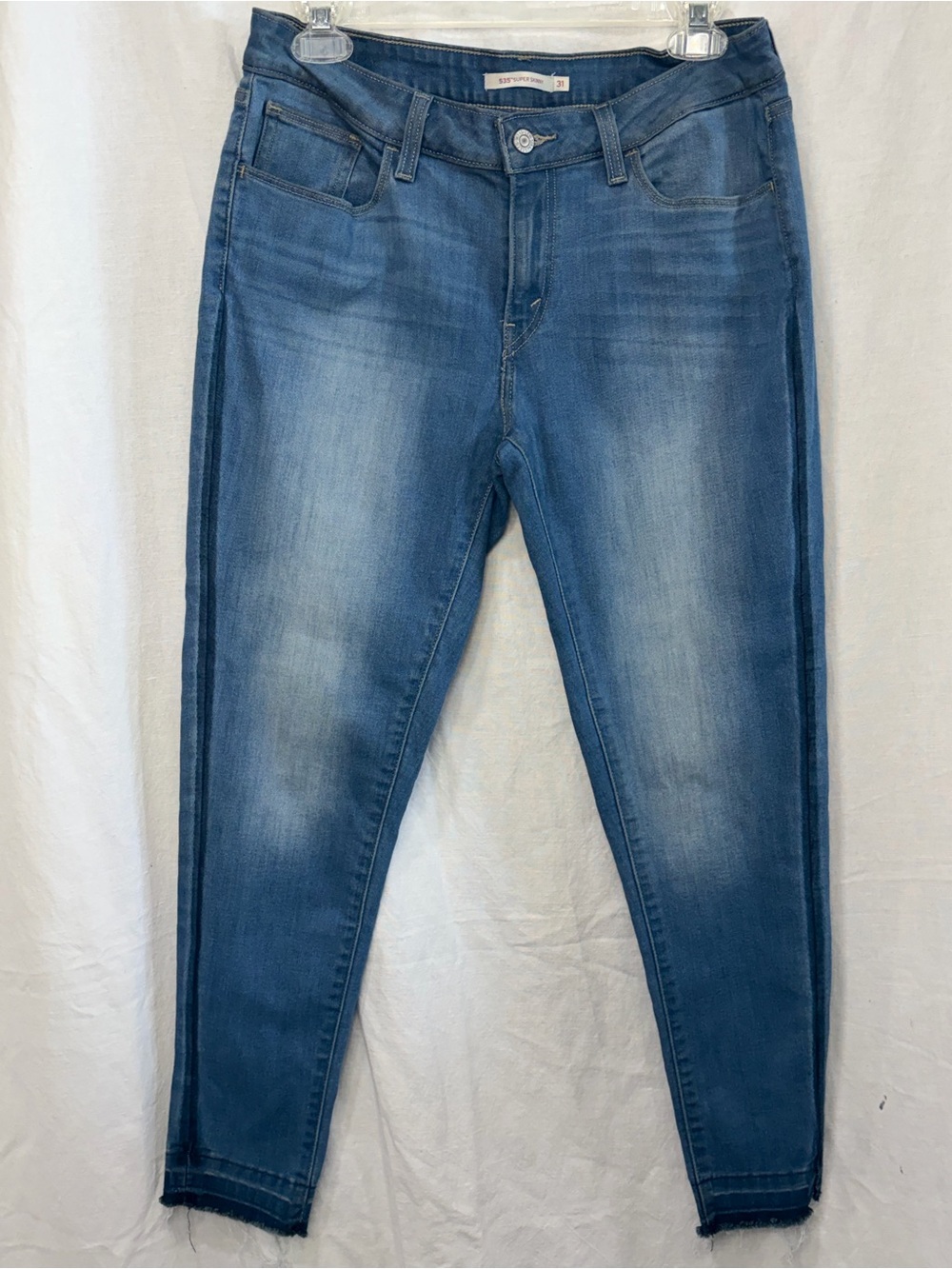Levi’s Women’s  Mid Blue Stretch Skinny Jeans